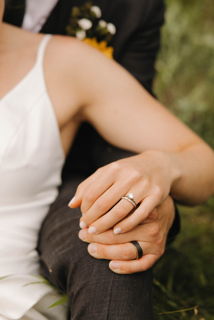 cute picture of the wedding rings