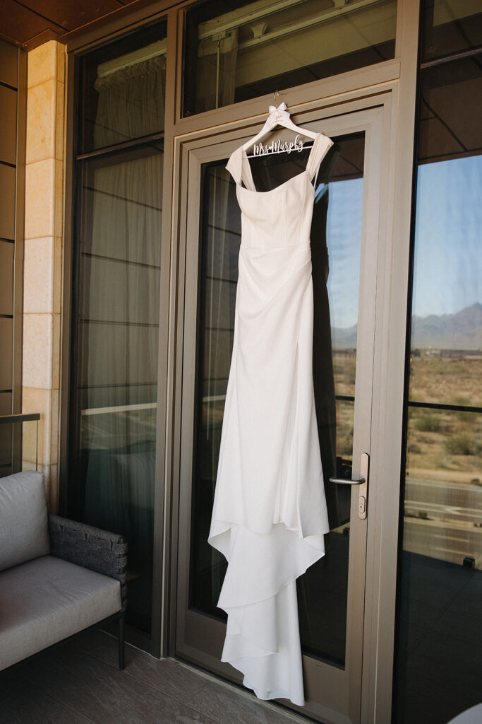 stunning timeless wedding dress 