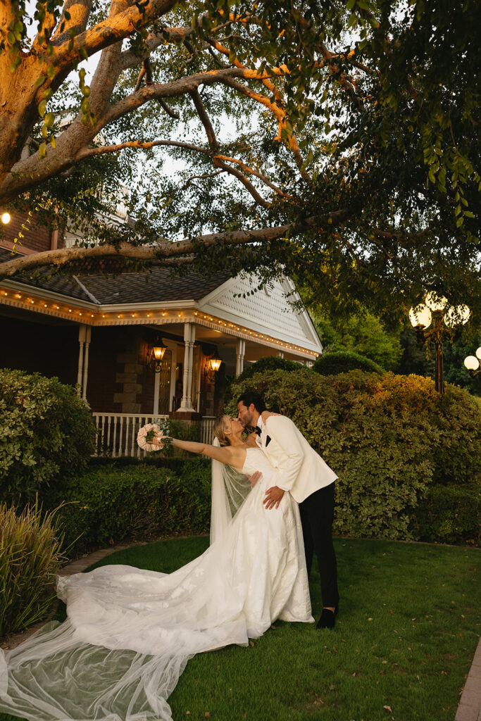 gorgeous picture of the newlyweds kissing