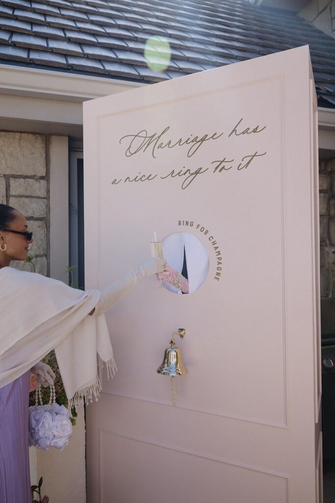 cute champagne idea for wedding reception
