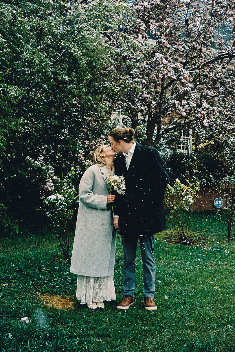 film wedding photo bride and groom kissing in the rain