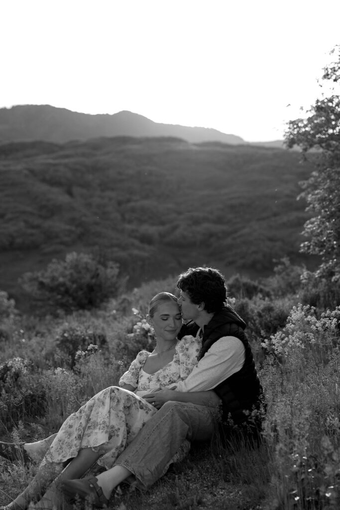 outdoor couples photos in the mountains with wildflowers