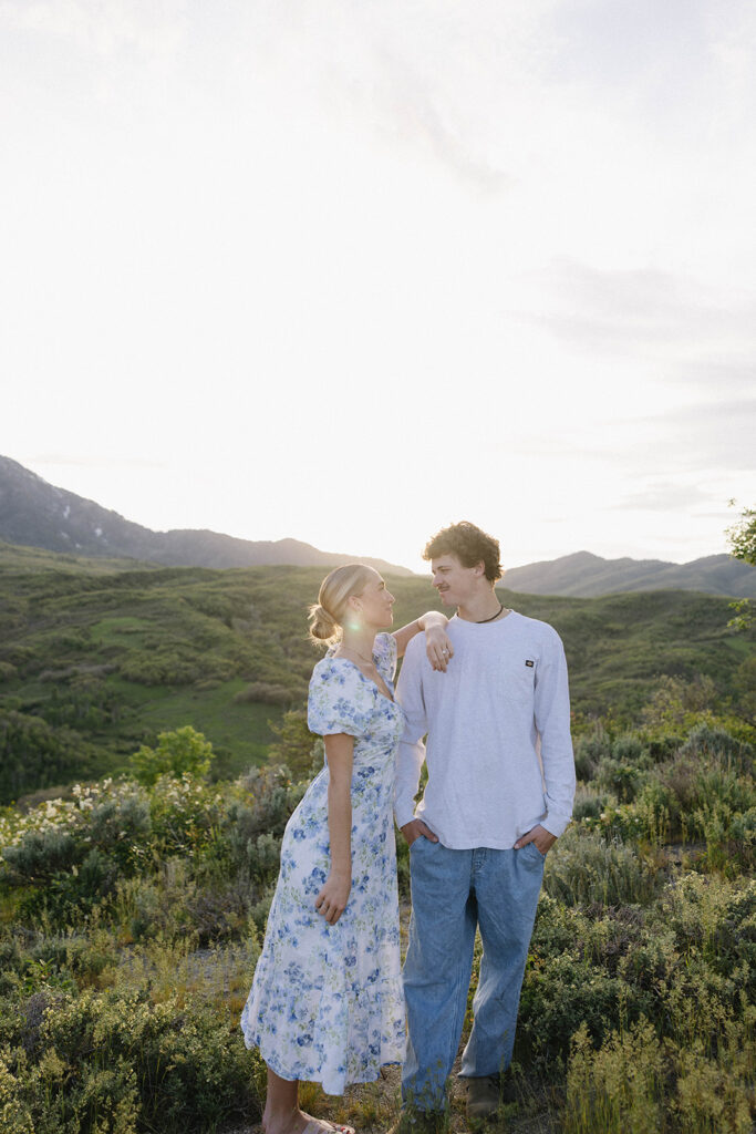 outdoor couples photos in the mountains with wildflowers