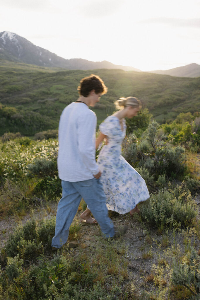outdoor couples photos in the mountains with wildflowers