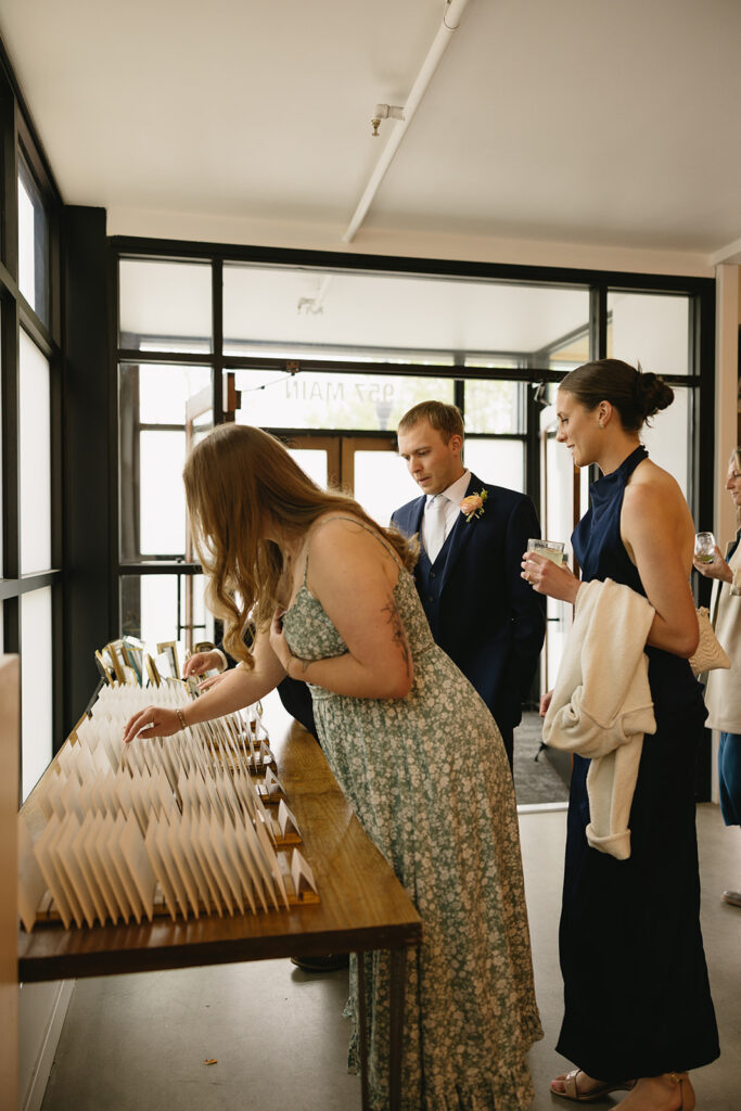 guests reading handwritten letters from the bride and groom at cocktail hour