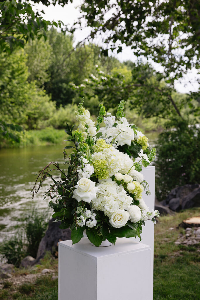 outdoor wedding reception decor elegant and classy