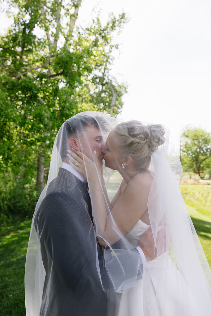 romantic wedding photography wedding photojournalism documentary style wedding photos