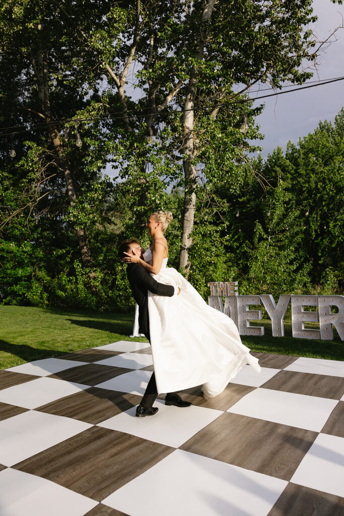 documentary style wedding photos wedding reception photos romantic 