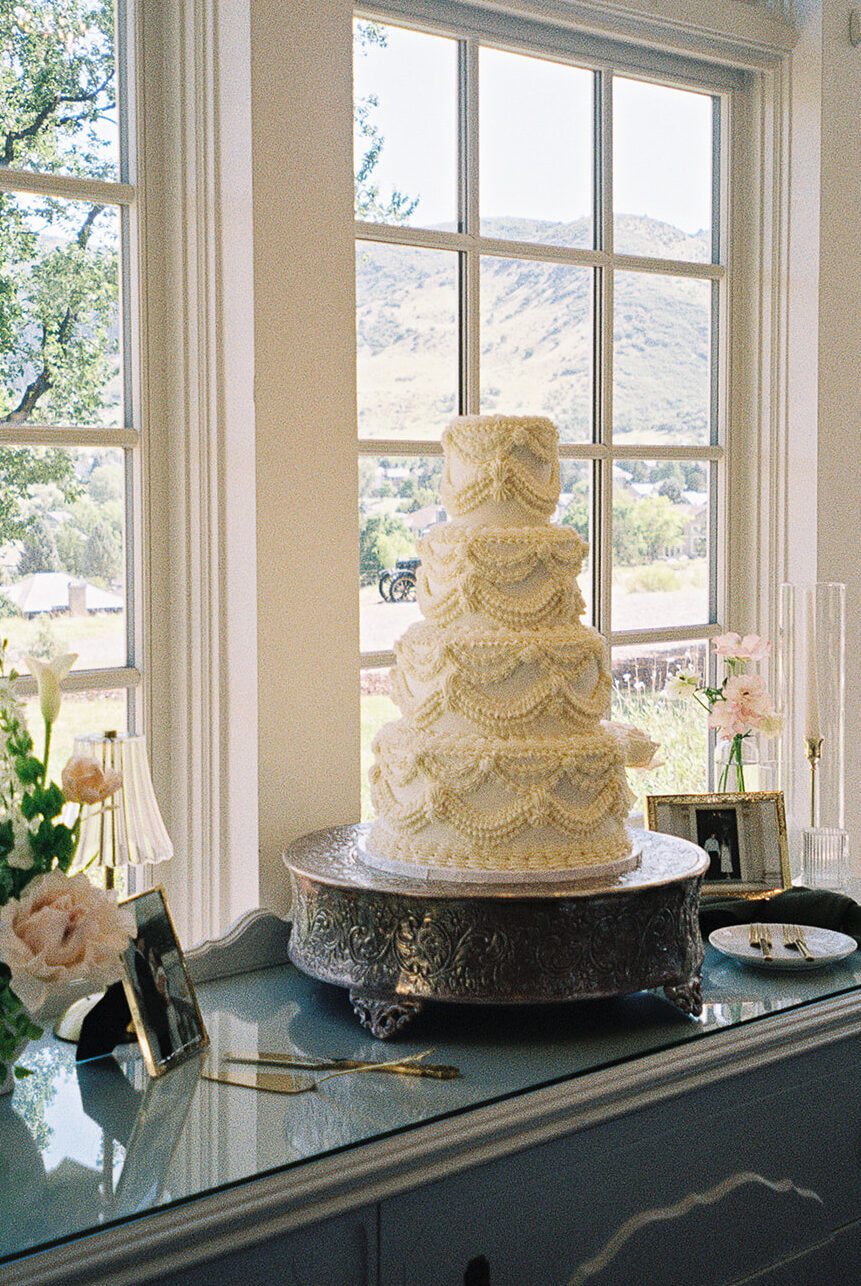 documentary style wedding photography wedding photojournalism romantic wedding photos